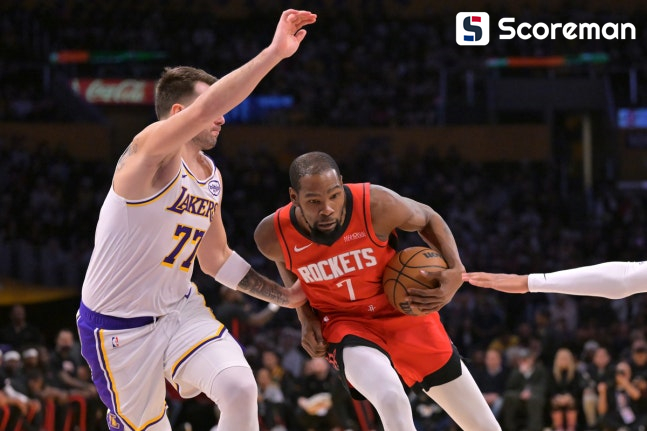 “크리스마스에 아멘!” 휴스턴, 아멘 톰슨 앞세워 레이커스 119-96 격파